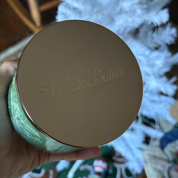 Bath & Body Works Green Backyard Honeysuckle Candle - Picture 3 of 6